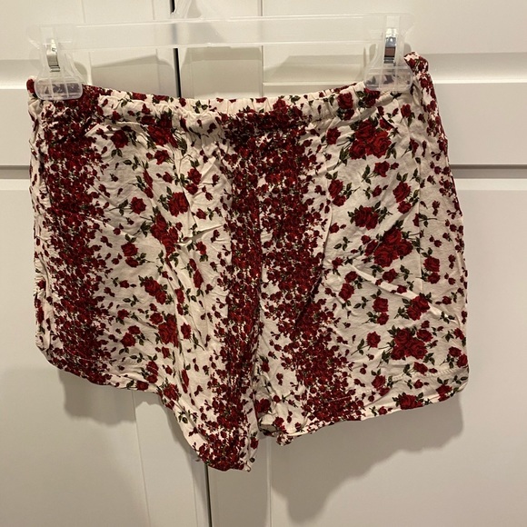 Floral print flowy shorts - Picture 2 of 3